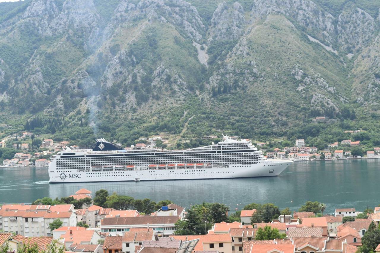 Apartments Sea View Kotor Bagian luar foto