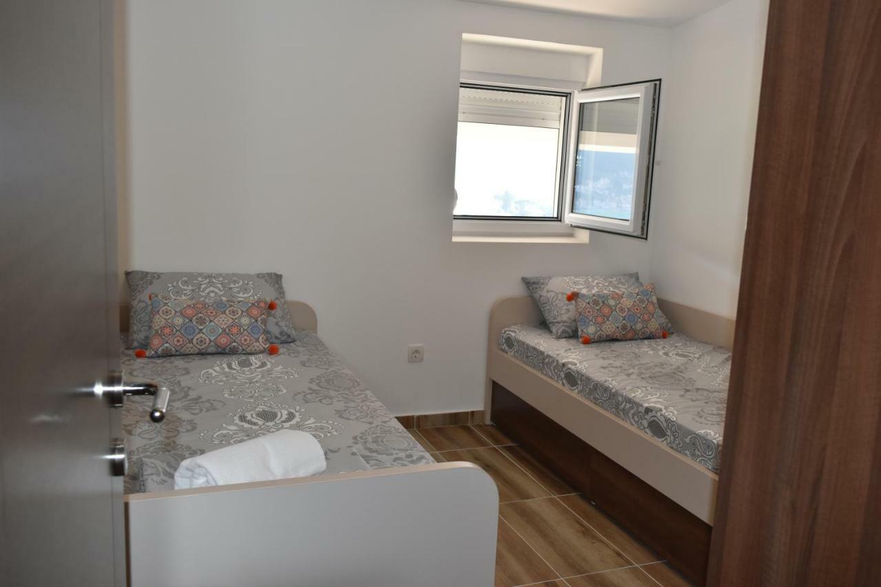 Apartments Sea View Kotor Bagian luar foto