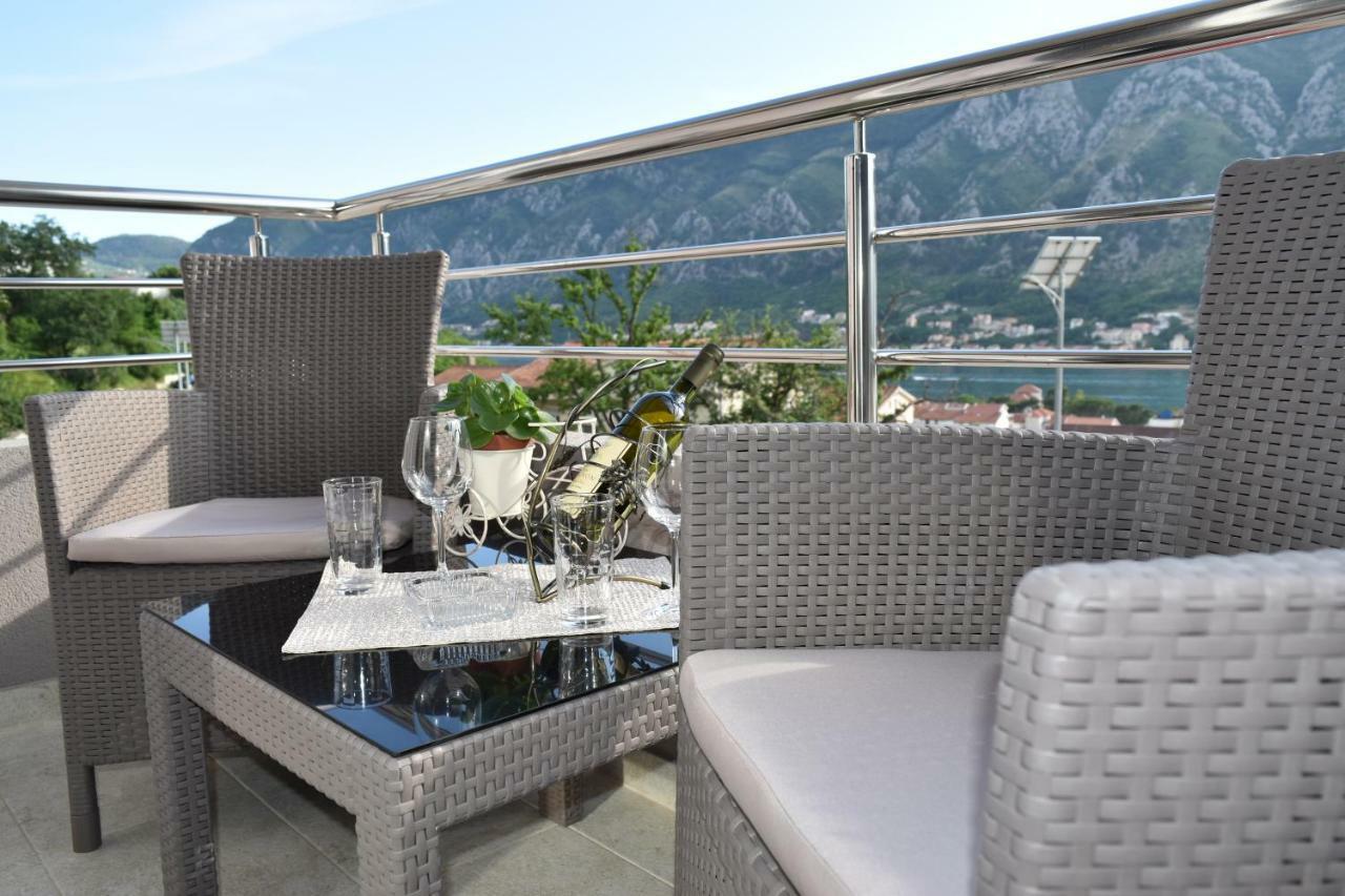 Apartments Sea View Kotor Bagian luar foto