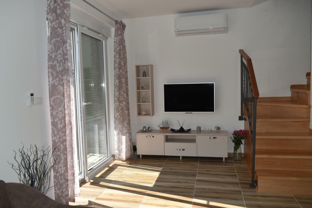 Apartments Sea View Kotor Bagian luar foto