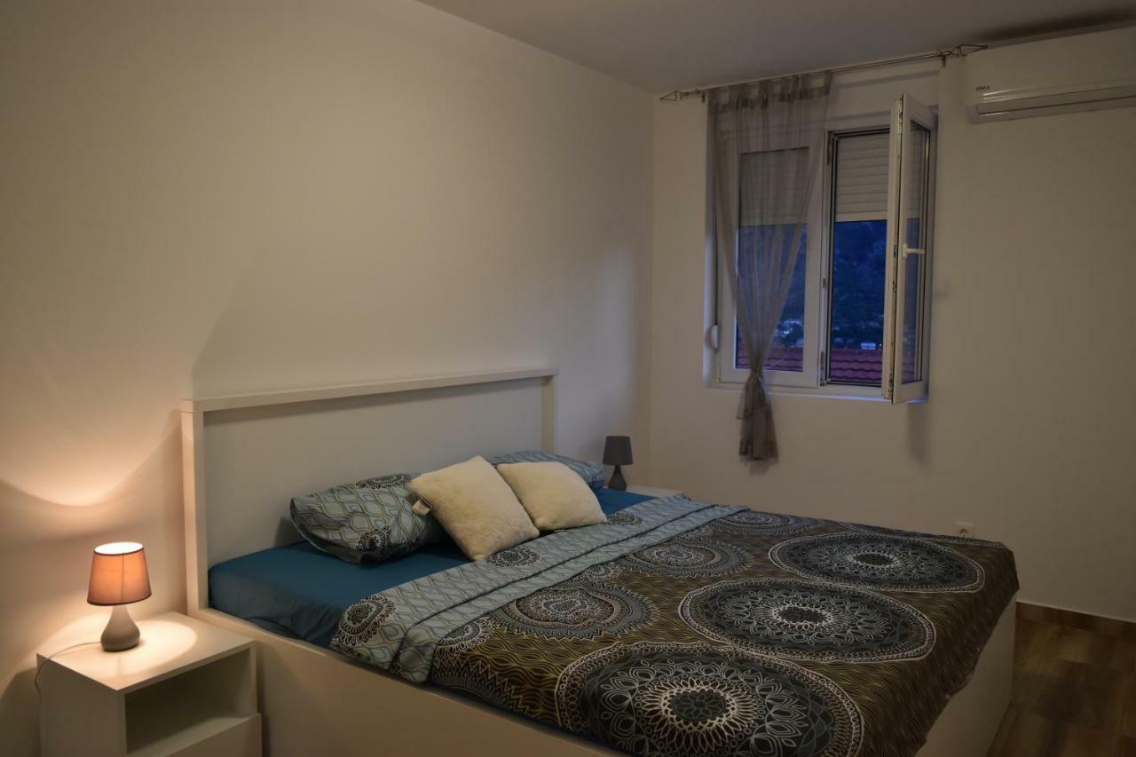 Apartments Sea View Kotor Bagian luar foto